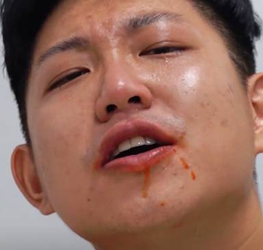 實拍!疫情期間自虐!在新加坡挑戰全球第一辣的泡面!