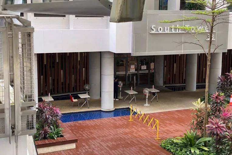 新加坡国大毕业男子,潜入女生宿舍……偷走了一个情趣用品