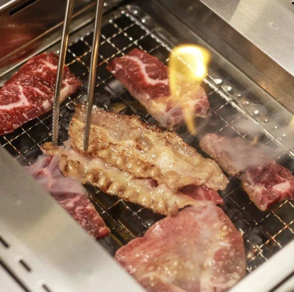 实拍!前晚,新加坡牛车水到处人从众𠈌!这9个地方过年还开门