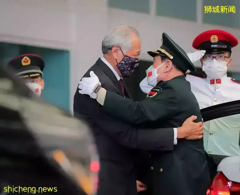 新中首届防长对话一个拥抱最抢镜！新美防长10日在香会场边会面！岸田文雄抵新与李显龙总理会晤