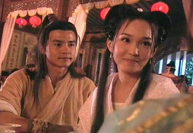 新加坡第一美女近照,穿三角裤腿长,49岁皮肤如同20岁美少女