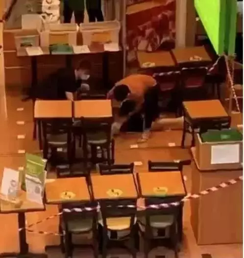 刚刚!中国男子在新加坡遭遇集体打劫,劫匪竟是老乡