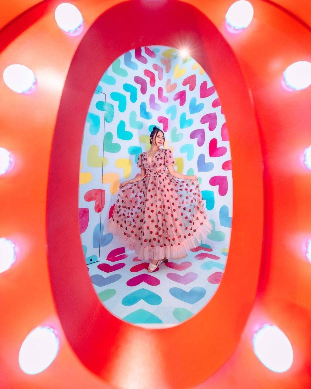 Suntec City彩色打卡空間限時登場📷鮮活色彩的愛心牆、LOVE立體燈飾,浪漫藏不住啦😘