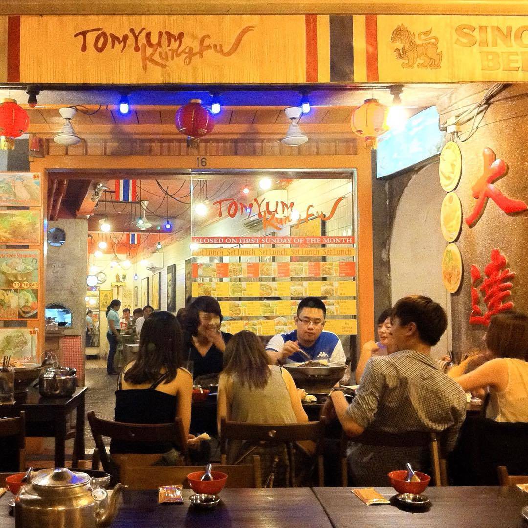 瞬穿曼谷街頭！氣氛滿點的泰式炭燒火鍋Tom Yum Kungfu🤤 口味正宗、平價又好吃！