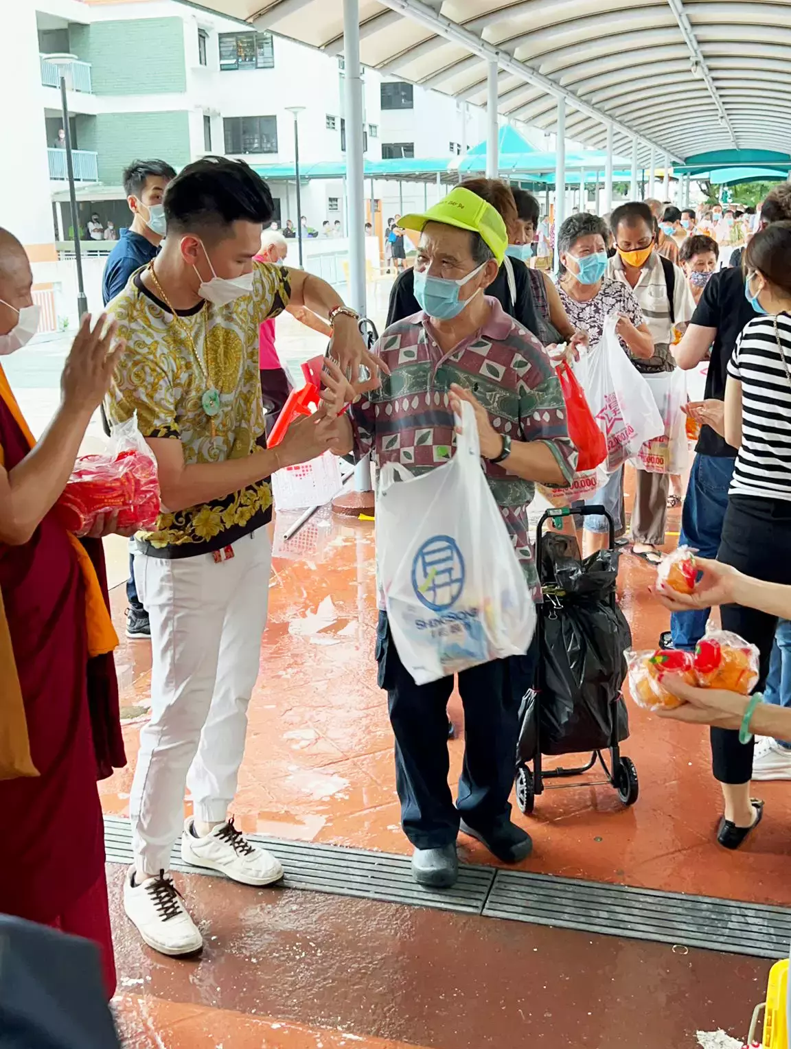 领免费干粮 居民霸位 怪招百出