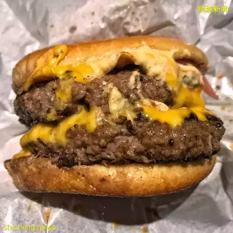 2280 Burger只有售卖一种口味的汉堡😲价格经济实惠、$9.50就可以吃到牛肉堡啦🍔