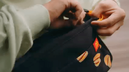 麦当劳将推出限定版斜挎包!1月4日开始发售,两种设计必须Get