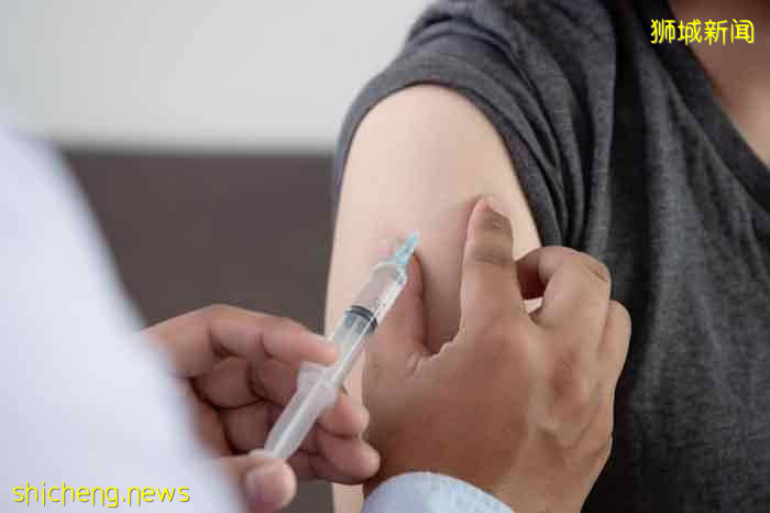 ◤新国CCB◢ 新加坡50至59岁公众 10月4日起打第三针