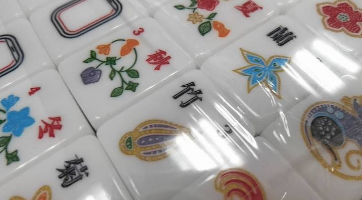 新航竟開始賣“空姐制服”，又被搶空！限量版麻將獨家開箱來了