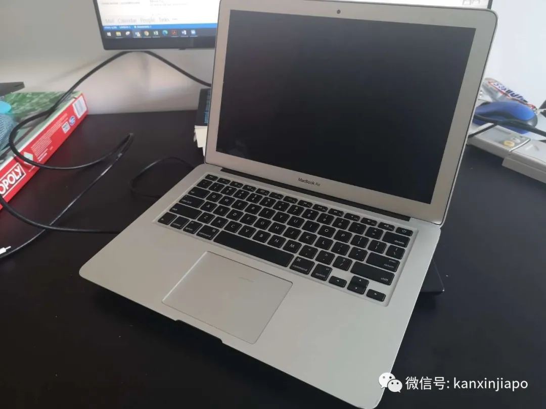 电子产品低价售出，多个还未拆封，苹果电脑仅500新币