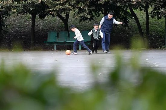 居家学习期间更多孩童寻求心理辅导，新加坡家长如何引导孩子居家期间保持健康心理