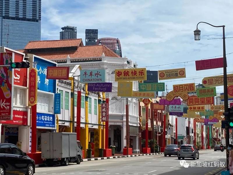 牛车水中秋节灯饰初亮相　“国家欢乐”让人眼前一亮