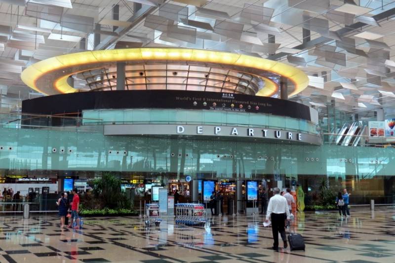 樟宜机场接客多，出行中国日本成热门