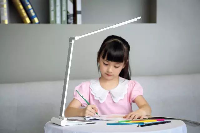 天啊,大部分人用的灯不仅会伤眼睛还会致癌!!!