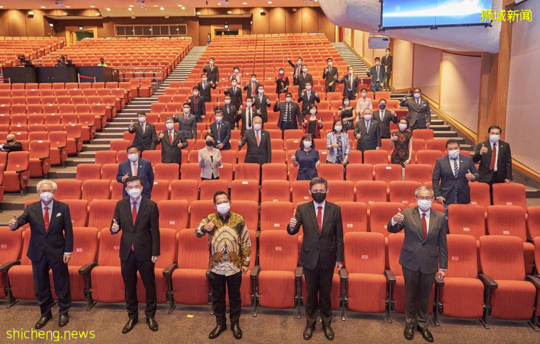 南洋理工大学表彰多位杰出校友