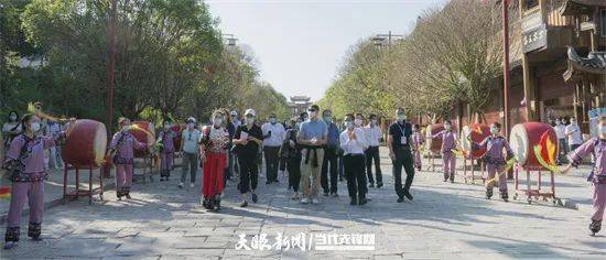 泰国、柬埔寨、新加坡等国驻华外交领事官员参访团走进铜仁村寨