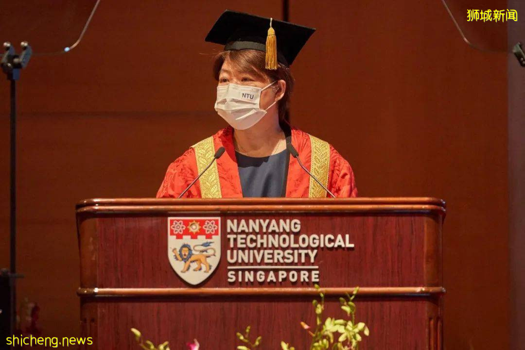 南洋理工大學舉行2021屆線下畢業典禮，新加坡總統出席