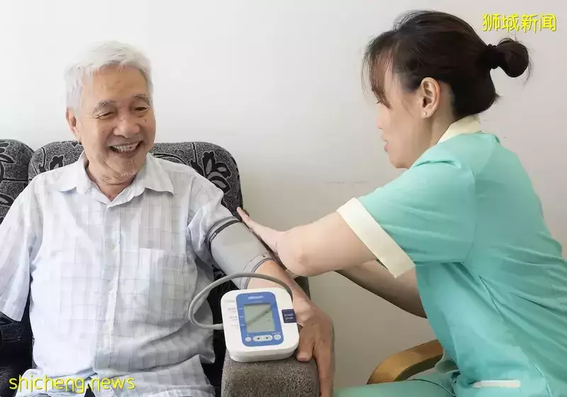 “我刚来新加坡几个月,丈夫就突发脑溢血进了ICU……”