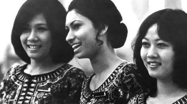 新航出的麻將被搶光！1700元，比LV和Tiffany好看！李光耀：誰也別想搞垮新航