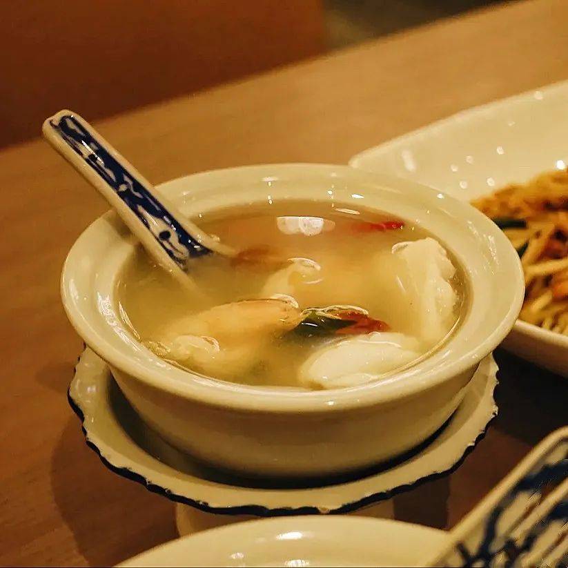 狮城的雨季来一口热辣暖胃的“冬阴功汤”，整个人仿佛回到泰国