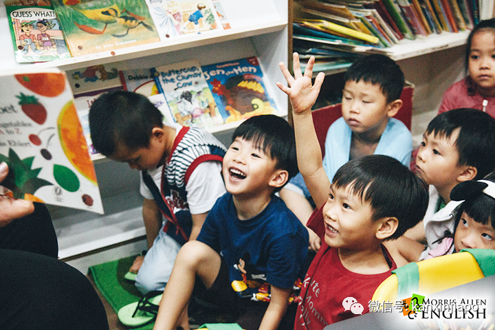 如何培养孩童从小说英语的习惯?