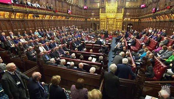 殖民過新加坡的英國,現在倒過來要成爲“歐洲的新加坡”