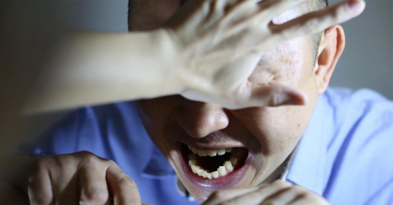 生气也咬 玩闹也咬 老公爱咬人 妻难忍报警