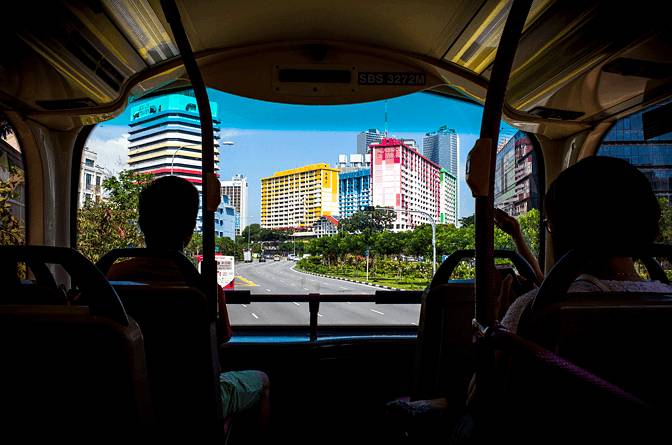 “明天就回國了!今晚,我突然想起在新加坡的50個第一次!”