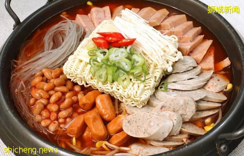 沒有什麽比烤肉更有人間煙火的美食了,獅城那些“滋滋”作響的烤肉,在向你招手