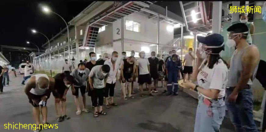 新加坡愛心人士衆籌防疫物資送到宿舍,客工收到後鞠躬致謝令人動容