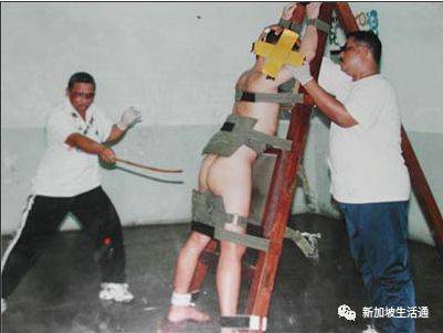 中国青年在新加坡挨鞭刑经历 整个人像④过去一样