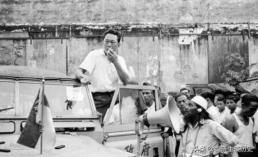 新加坡70%是华人，为何一独立便废除汉语？李光耀：汉语有个缺点