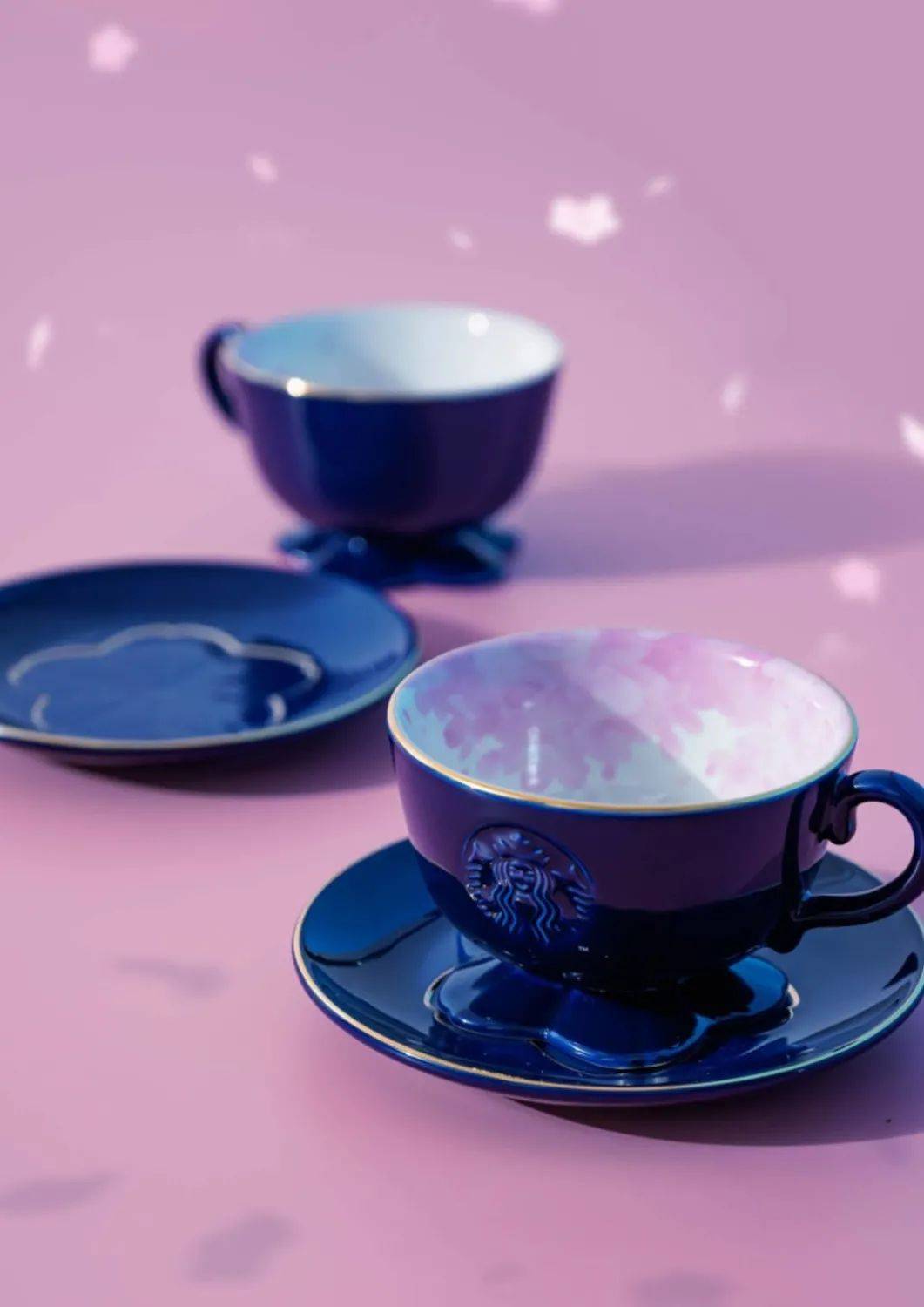 Starbucks让你手捧樱花,温暖如春