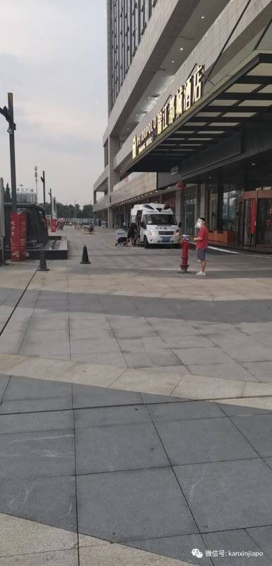 同航班出现感染病例,两老从新加坡回成都一波三折