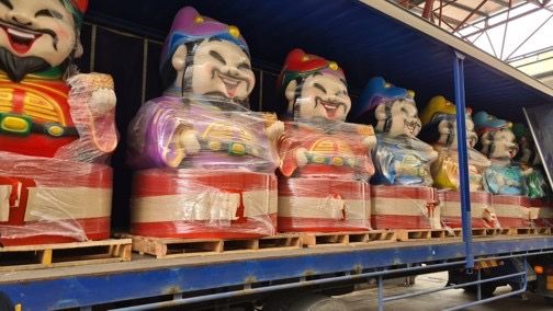 利用财神爷塑像走私当局查获超1万多条漏税香烟