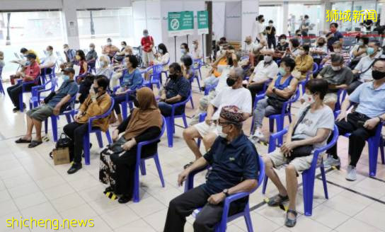 何时接种第三剂加强针疫苗？新加坡卫生专家：多数健康人口无需接种