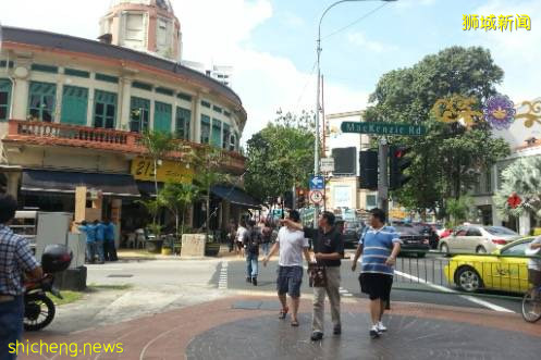解封前，新加坡警察進行了八天“掃黃”，這些人沒有遵守安全距離!
