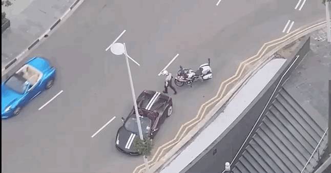 新加坡惊现40多辆豪车车队，绕财富之泉不停转圈！他们是在“做法”吗