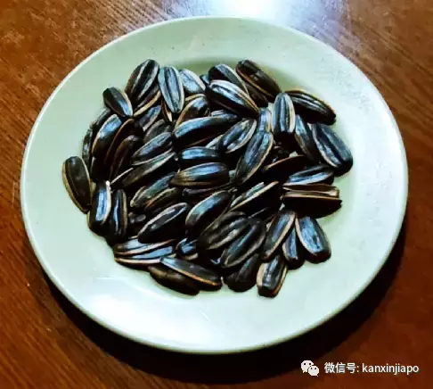 12個新加坡新年間最常見的年貨小吃!你已經采購了嗎