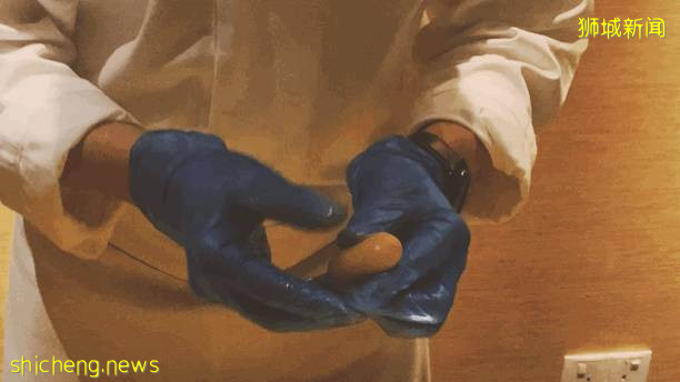 今年新加坡这家的月饼亮了