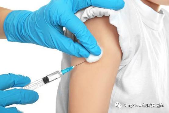 首位新加坡人在英國接種新冠疫苗！疫苗能否拯救世界經濟