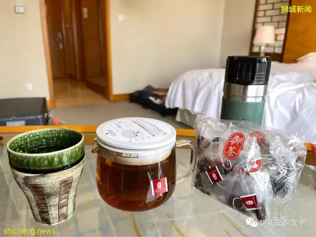 “从新加坡回到上海,封锁一再延长,我被卷入了这场前所未有的大事件”