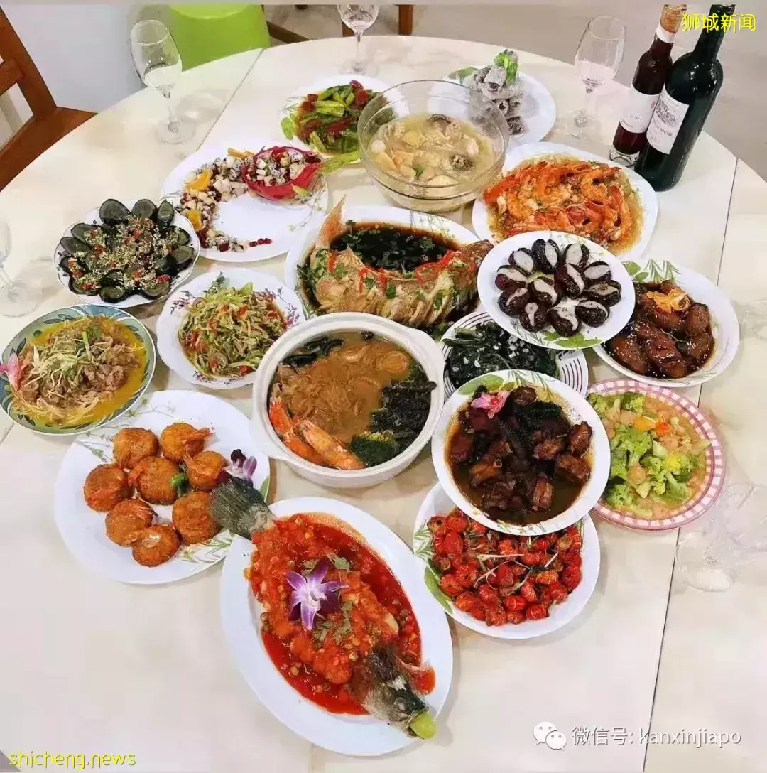 “两年多没回家了,我在新加坡挺好的,还给自己做了年夜饭,爸妈别惦记...”