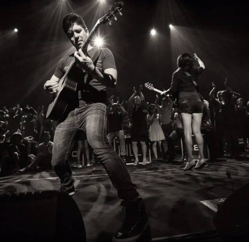 去哪里邂逅撞脸彭于晏,拜师周杰伦的坡国帅哥