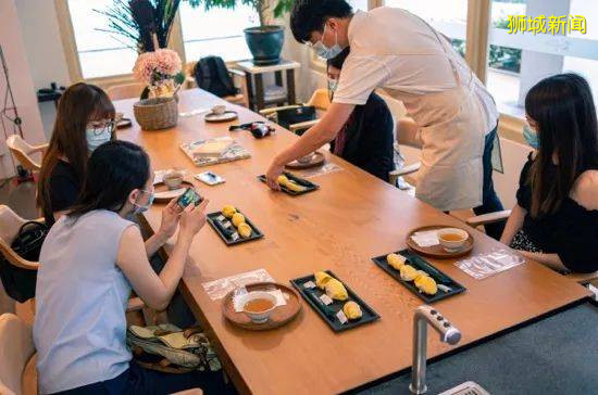 小長假，這家寶藏店的隱藏菜單“榴梿下午茶”全新加坡性價比最高，一起吃起來呀