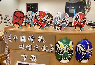 這間新加坡幼兒園火了！西方教育法+中國傳統文化，學編程、京劇