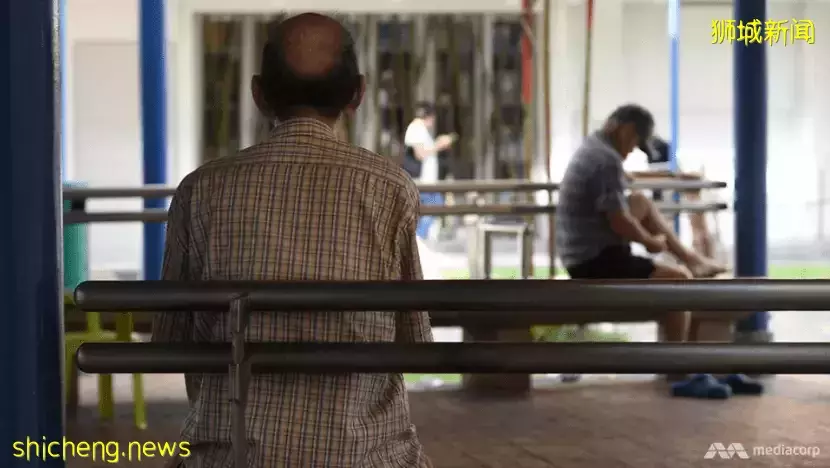 这位新加坡老人,住政府廉租房,却坐拥100万新币存款