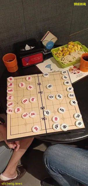 在新加坡海底捞上班,就像被打了鸡血一样