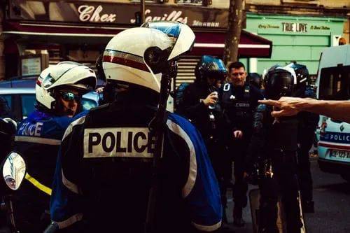 袭警,冒充执法人员!是吃了熊心豹子胆吗