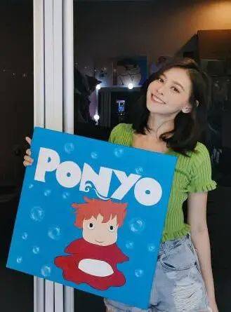 新加坡95後靓女 可鹽可甜,准備進軍中國市場